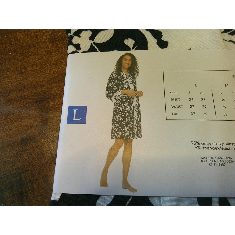 Flora Nikrooz Wrap Robe Womens‎ L Black White Floral NWT Soft Loungewear 1611708